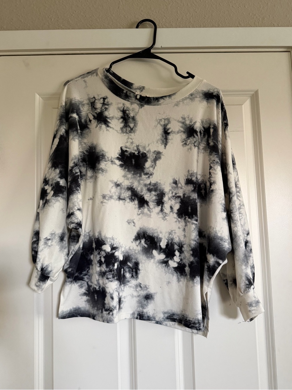Tie-Dye Long Sleeve Top - Black & White